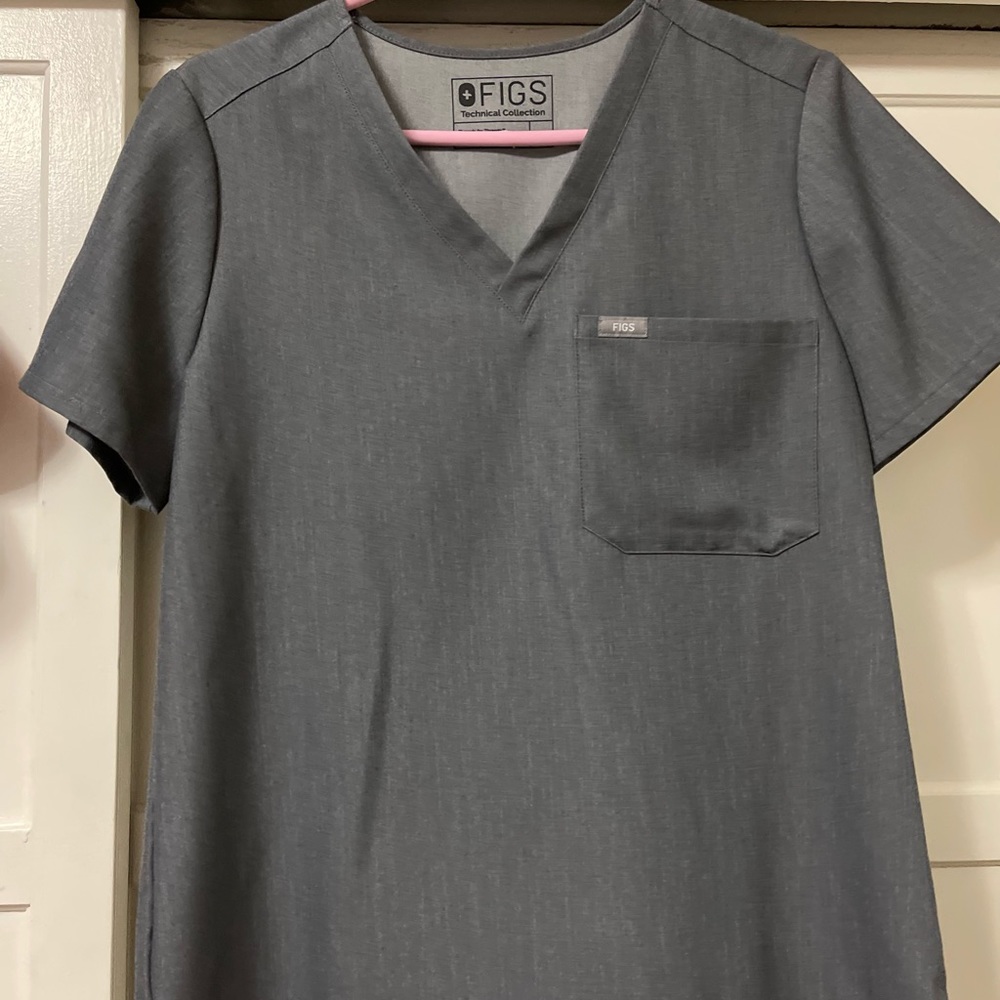 FIGS Women Catarina One-Pocket Scrub Top (M)